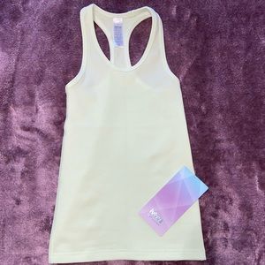 Lululemon size 6 shirt